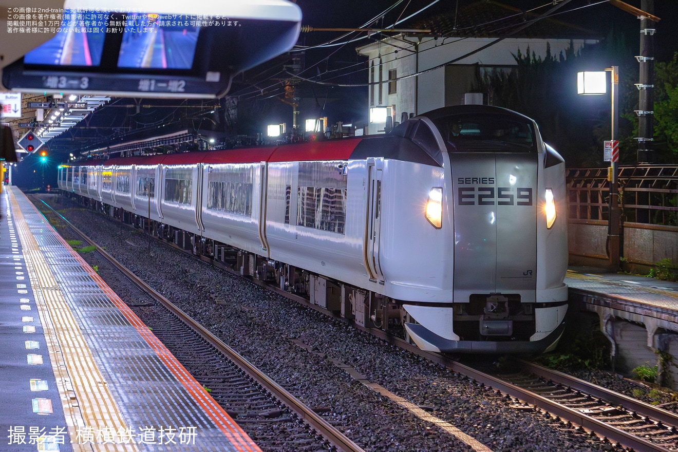 【JR東】E259系クラNe001編成+クラNe014編成が横須賀線 品川～逗子間で試運転の拡大写真