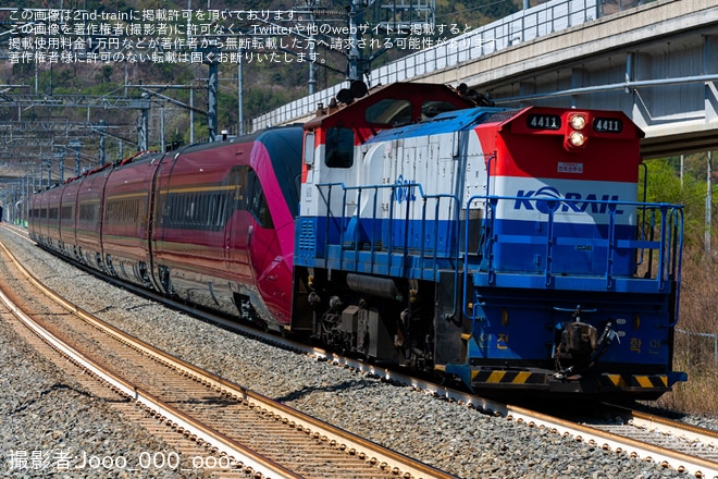 【韓国SRT】新しく製造した高速鉄道電車「EMU-320」の802号編成が輸送を不明で撮影した写真