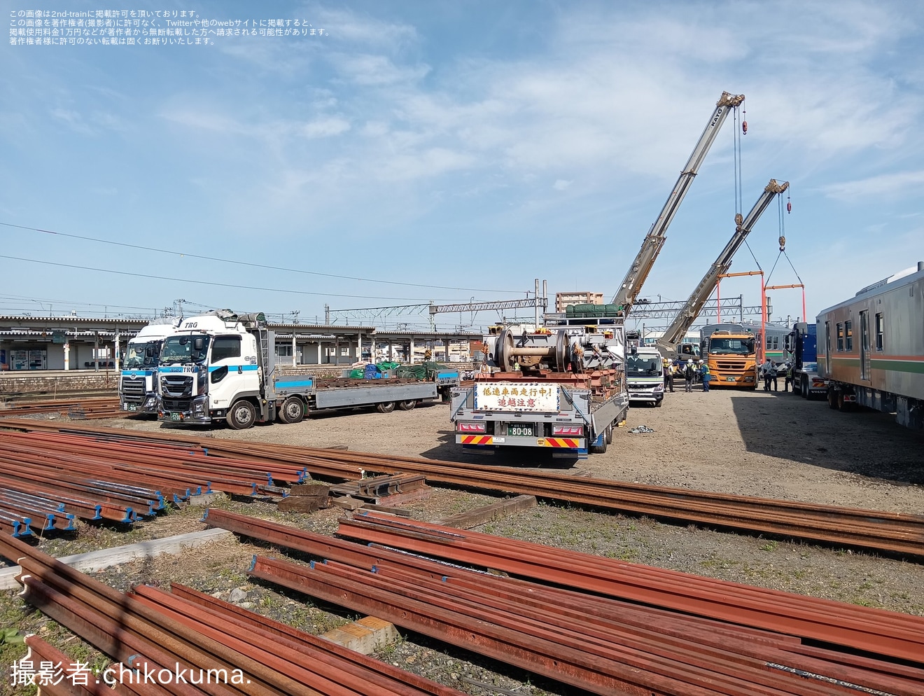 【JR東】E723系5000番台B-1編成が吊り上げの拡大写真