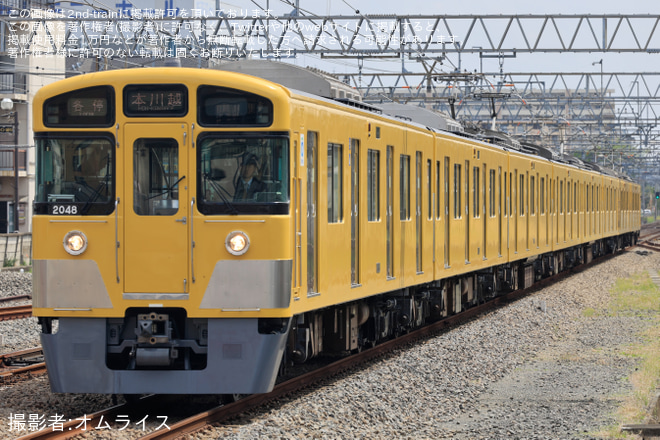 【西武】2000系2465F+2047Fが新宿線8両各停を代走を新所沢駅で撮影した写真