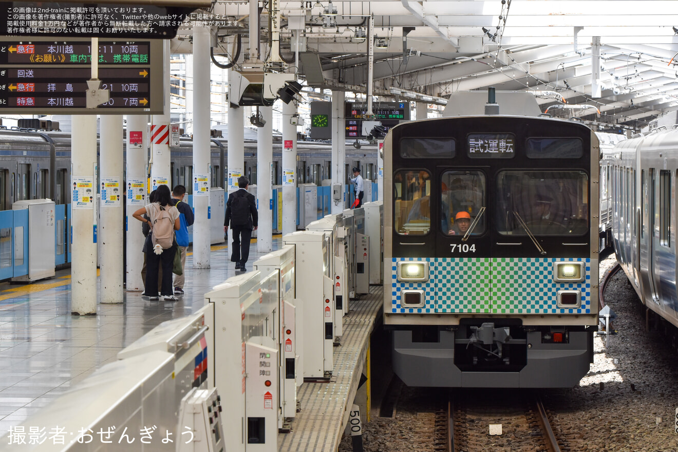 【西武】7000系7104F西武新宿線内試運転の拡大写真