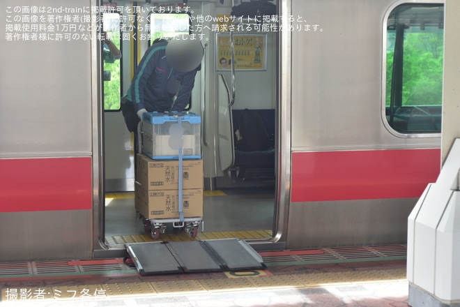 【JR東】京葉線商品輸送実証実験に伴う試運転を新浦安駅で撮影した写真