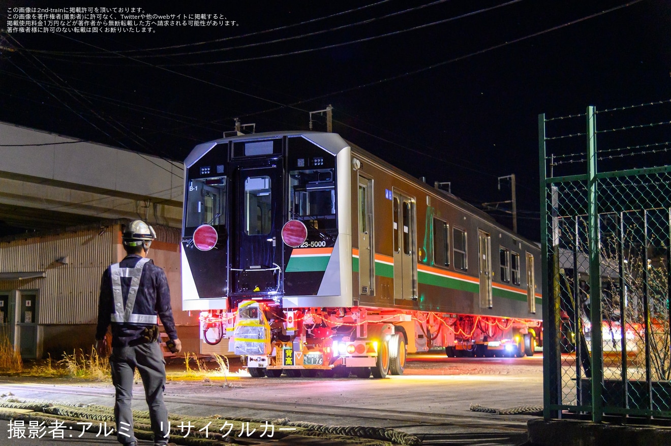 【JR東】E723系5000番台B-1編成が、郡山総合車両センターから米沢まで陸送の拡大写真