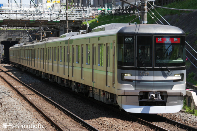 【メトロ】13000系13128F鷺沼工場出場試運転を青葉台駅で撮影した写真
