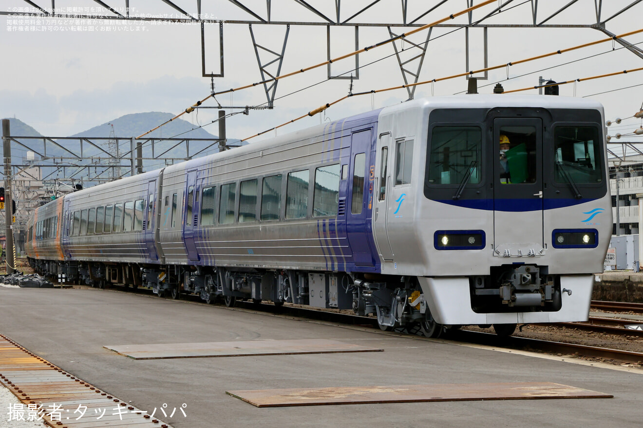 【JR四】8000系L6編成が検査を終えて多度津工場出場の拡大写真