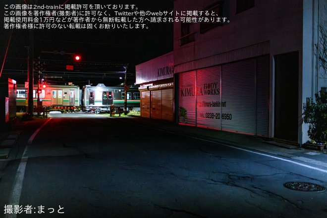 【JR東】E723系5000番台B-1編成が701系に牽引され山形新幹線車両センターへ搬入を不明で撮影した写真