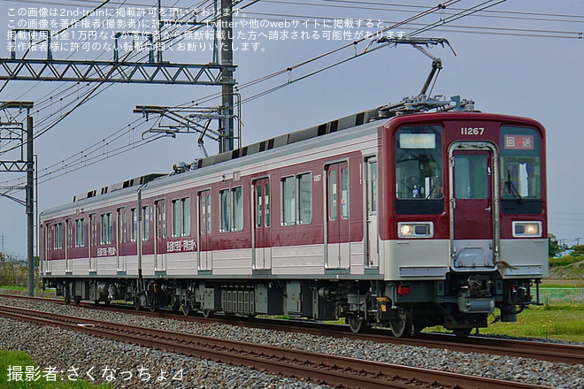 【東武】10030型11267Fが「近鉄標準色風ラッピング電車」への変更を終えて回送を不明で撮影した写真
