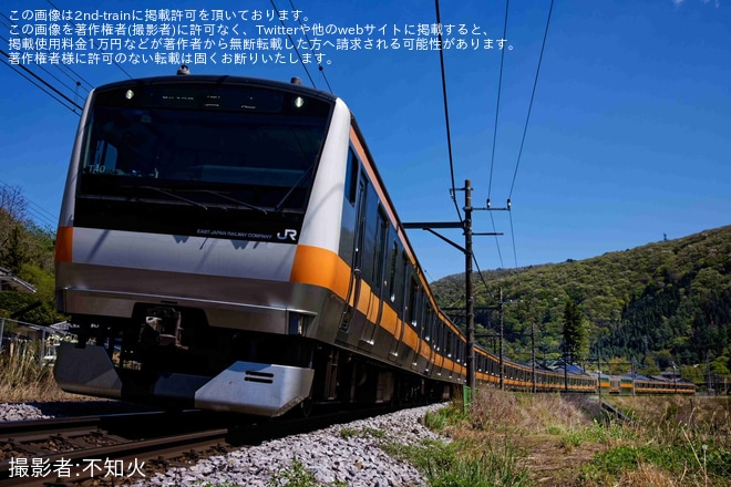 【JR東】E233系T40編成(グリーン車はT15編成のものを組み込み)長野総合車両センター入場回送を不明で撮影した写真