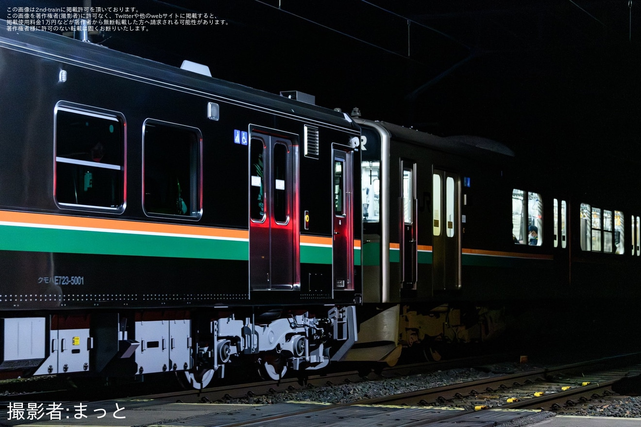 【JR東】E723系5000番台B-1編成が701系に牽引され山形新幹線車両センターへ搬入の拡大写真