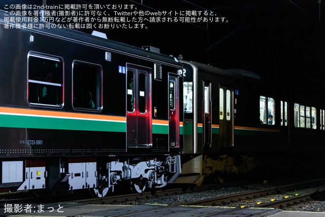 【JR東】E723系5000番台B-1編成が701系に牽引され山形新幹線車両センターへ搬入を不明で撮影した写真