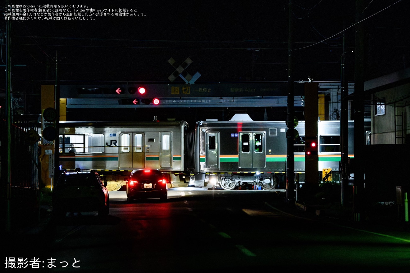 【JR東】E723系5000番台B-1編成が701系に牽引され山形新幹線車両センターへ搬入の拡大写真