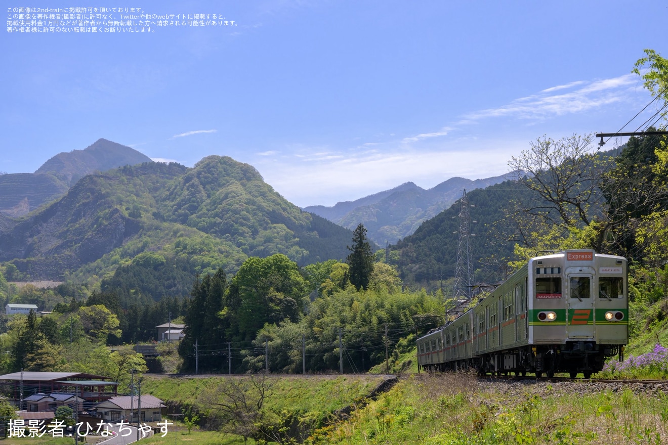 【秩鉄】5000系5002Fを使用した鉄道ファン主催の「Rekan KRL」インドネシア装飾団臨が運転の拡大写真