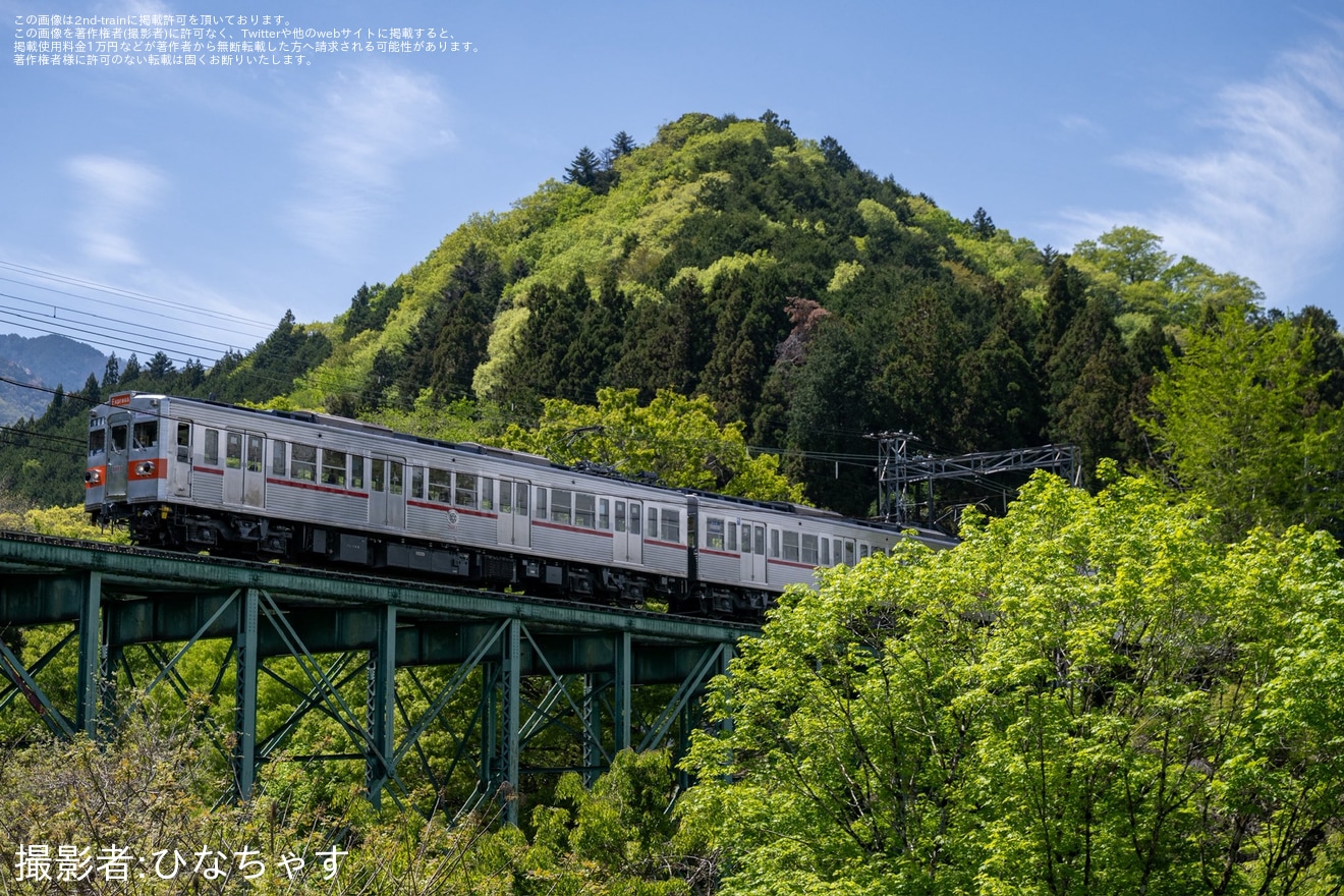 【秩鉄】5000系5002Fを使用した鉄道ファン主催の「Rekan KRL」インドネシア装飾団臨が運転の拡大写真