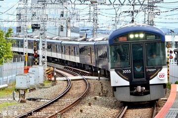 【京阪】「ウルトラマンシリーズ60周年展」記念ヘッドマークを取り付けて運行