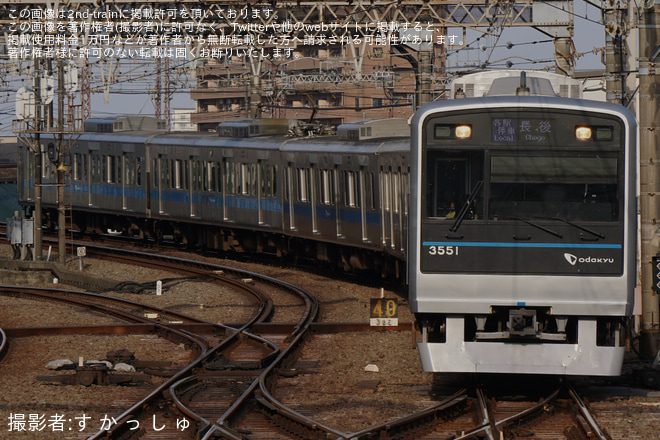 【小田急】ダイヤ乱れの影響で藤沢発長後行きが運転を藤沢駅で撮影した写真