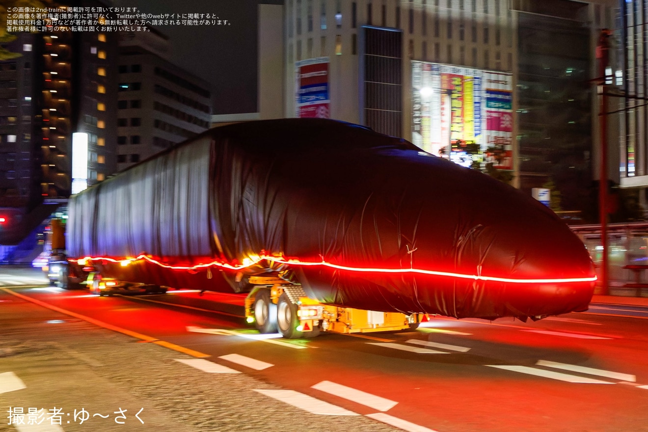 JR九】九州新幹線800系U005編成1号車が博多駅前広場から陸送 |2nd