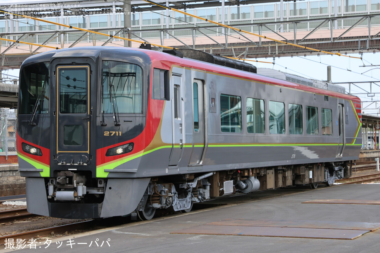 【JR四】2700系気動車2711号車が検査を終えて多度津工場出場の拡大写真