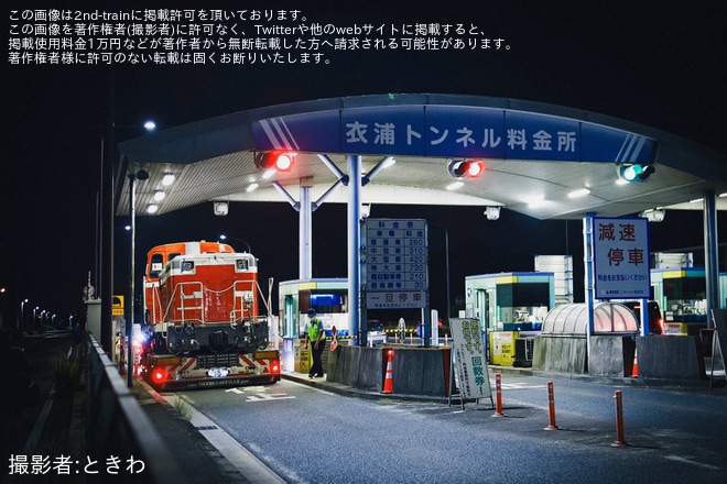 【衣臨】KE65-2が陸送されるを不明で撮影した写真