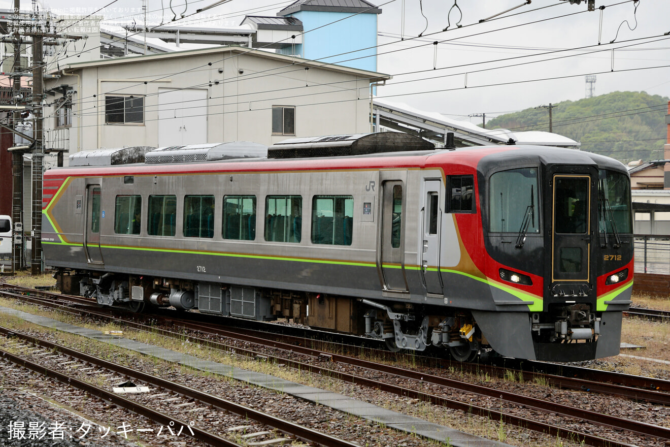 【JR四】2700系気動車2712号車が検査を終えて多度津工場出場の拡大写真