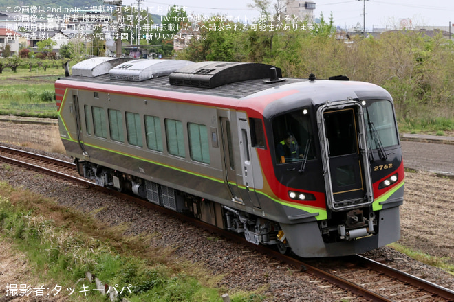 【JR四】2700系気動車2762号車が検査を終えて多度津工場出場を塩入～琴平間で撮影した写真