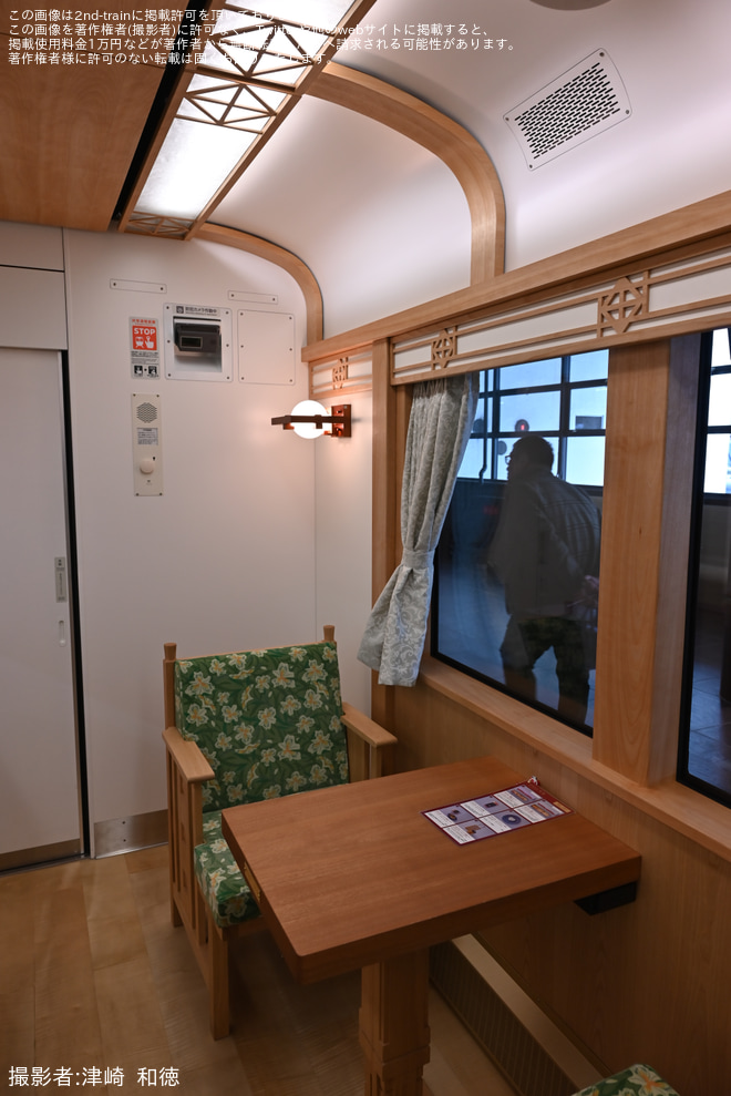 【南海】2000系2001F「GRAN天空」が営業運転を開始を2号車客室内にある非常通報装置(南海難波かた端部分にある)で撮影した写真