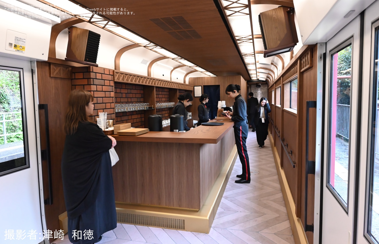 【南海】2000系2001F「GRAN天空」が営業運転を開始の拡大写真