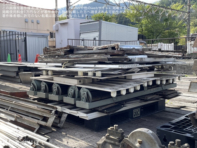 【富士山麓】下吉田駅で1000系1001Fの内装解体作業が確認を下吉田駅で撮影した写真