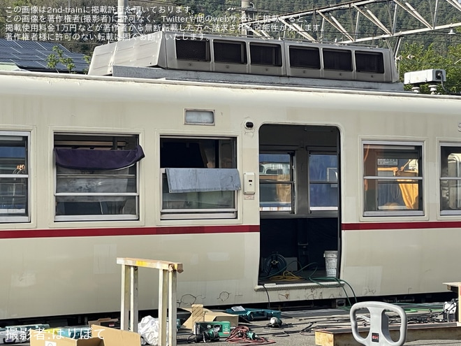 【富士山麓】下吉田駅で1000系1001Fの内装解体作業が確認を下吉田駅で撮影した写真