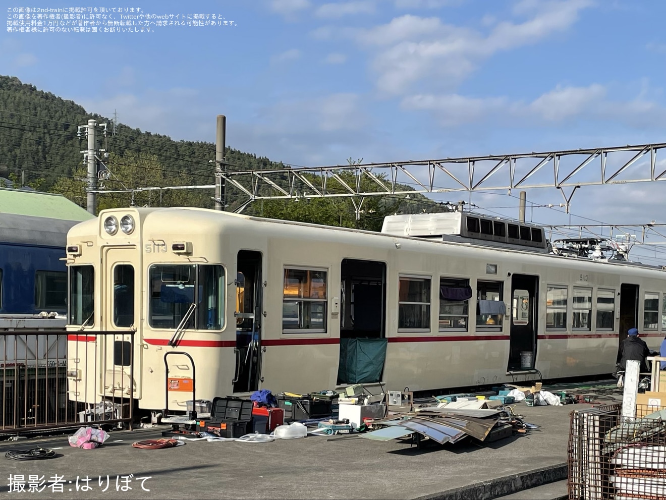 【富士山麓】下吉田駅で1000系1001Fの内装解体作業が確認の拡大写真