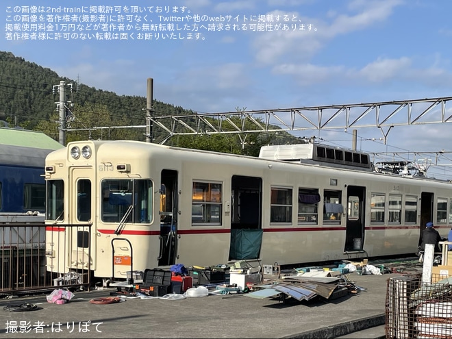 【富士山麓】下吉田駅で1000系1001Fの内装解体作業が確認を下吉田駅で撮影した写真