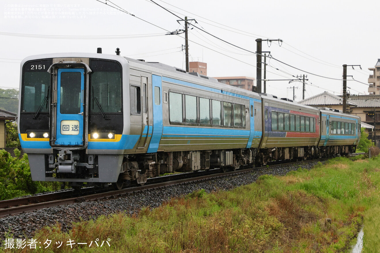 【JR四】松山運転所所属の2000系気動車3Bが高知運転所へ貸出のため回送の拡大写真