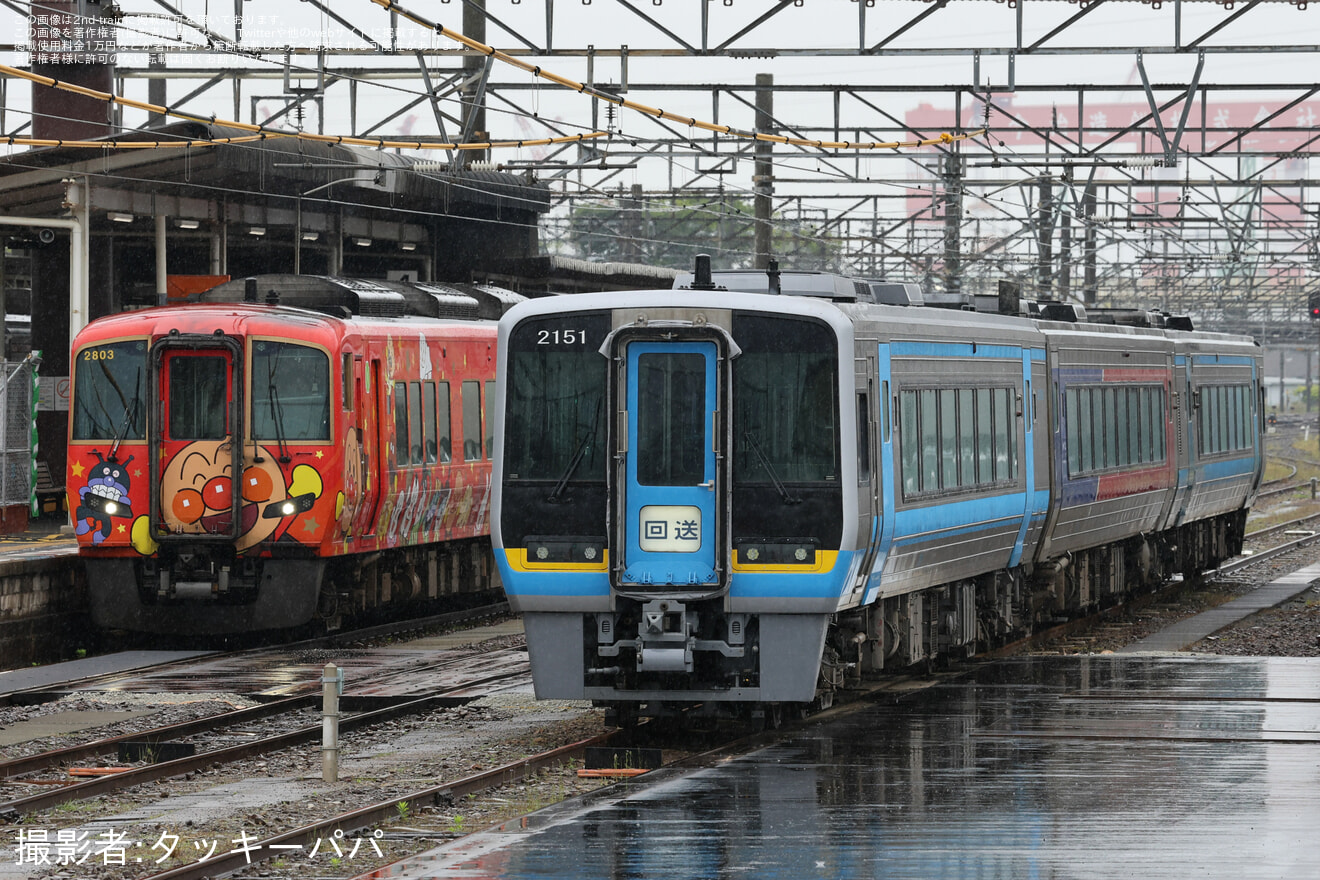 【JR四】松山運転所所属の2000系気動車3Bが高知運転所へ貸出のため回送の拡大写真