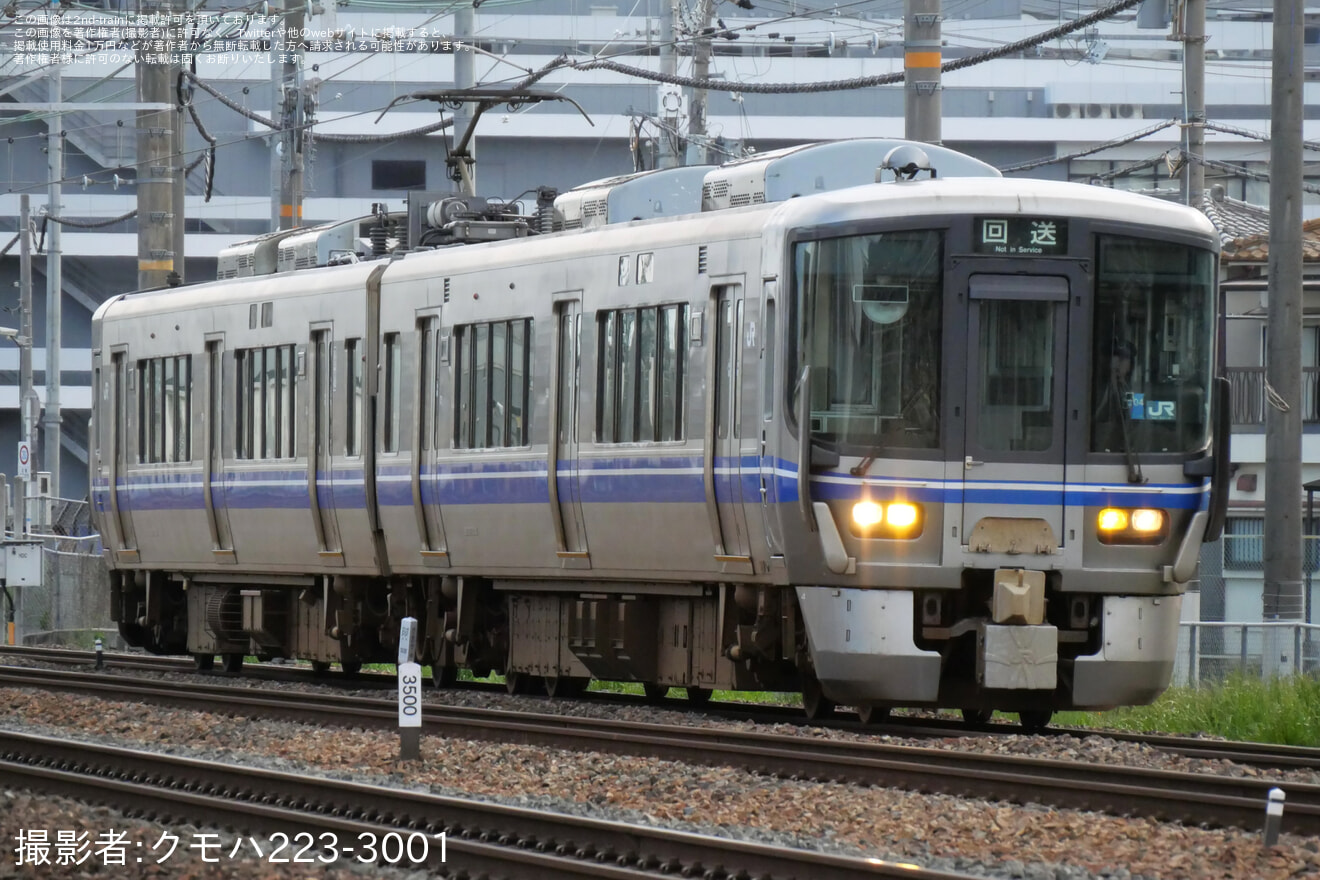 【JR西】521系E04編成吹田総合車両所から敦賀へ回送の拡大写真