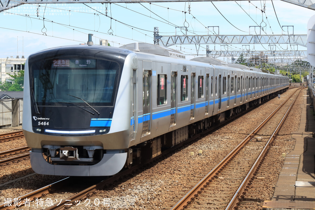 【小田急】強風の飛来物による架線支障の影響で秦野行きが運転されるの拡大写真