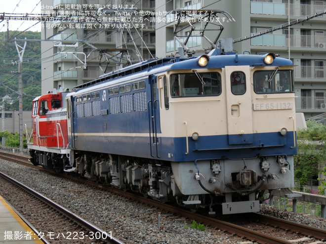 【JR西】DE10-1028向日町交番検査に伴う配給輸送(向日町常駐機交換)を島本駅で撮影した写真