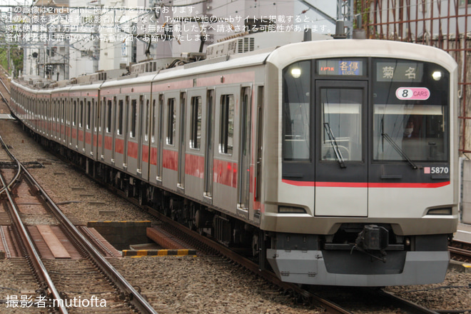 【東急】人身事故の影響で特急菊名行などが運転を自由が丘駅で撮影した写真