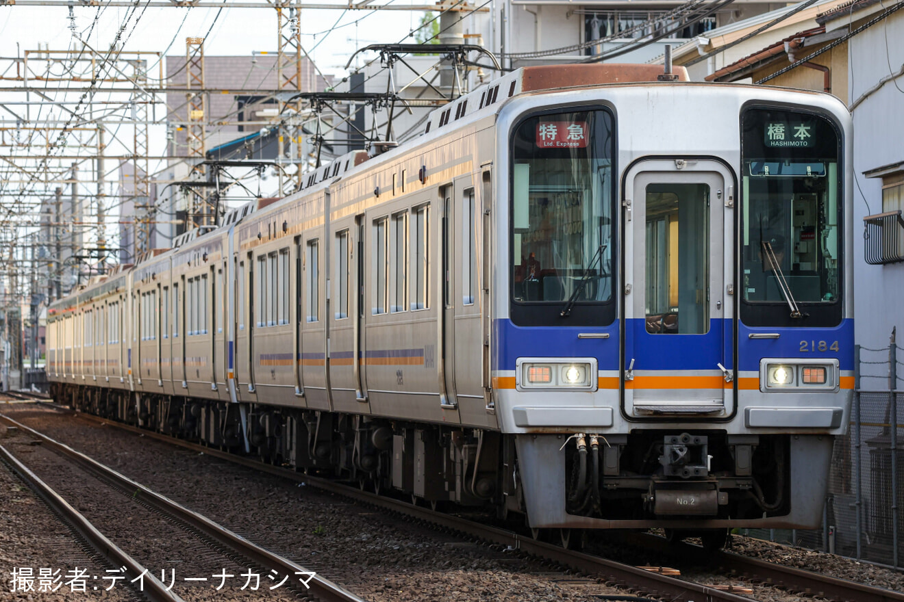 【南海】2000系ズームカー8連が全車自由席特急「りんかん」を代走の拡大写真
