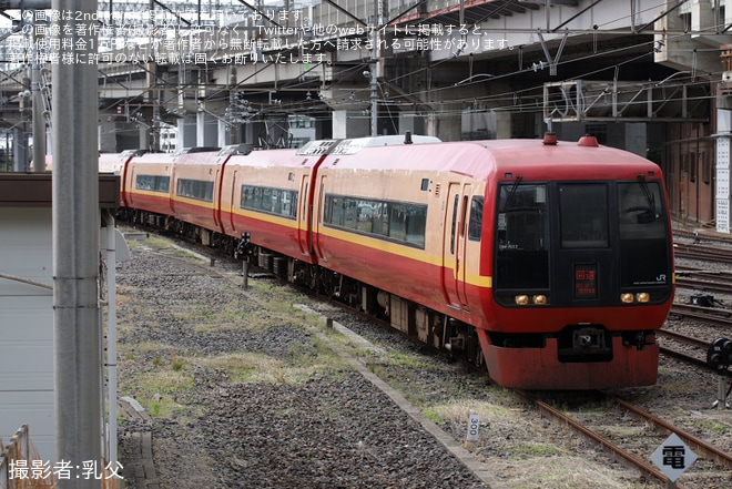 【JR東】253系1000番台OM-N02編成大宮総合車両センター入場回送(塗装変更へ）を不明で撮影した写真