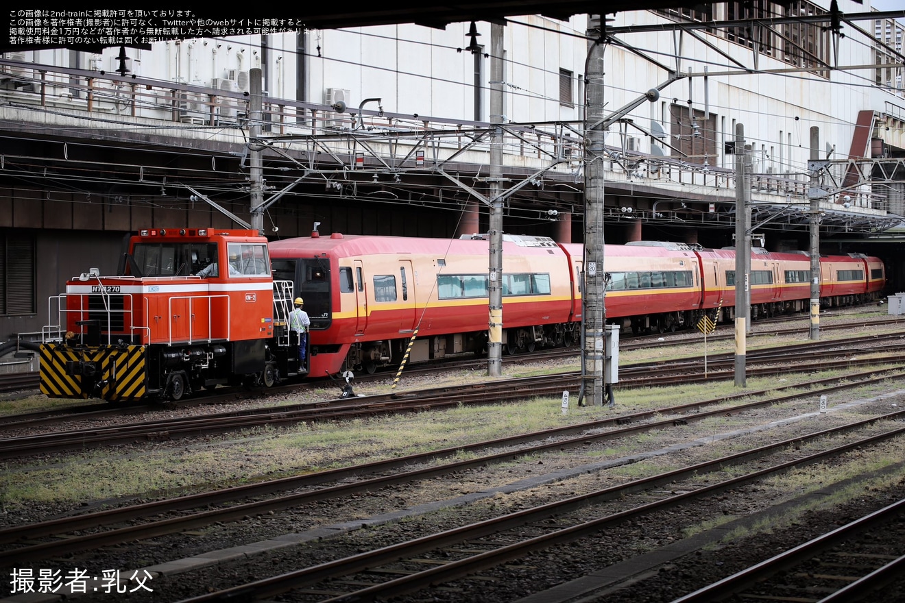 【JR東】253系1000番台OM-N02編成大宮総合車両センター入場回送(塗装変更へ）の拡大写真