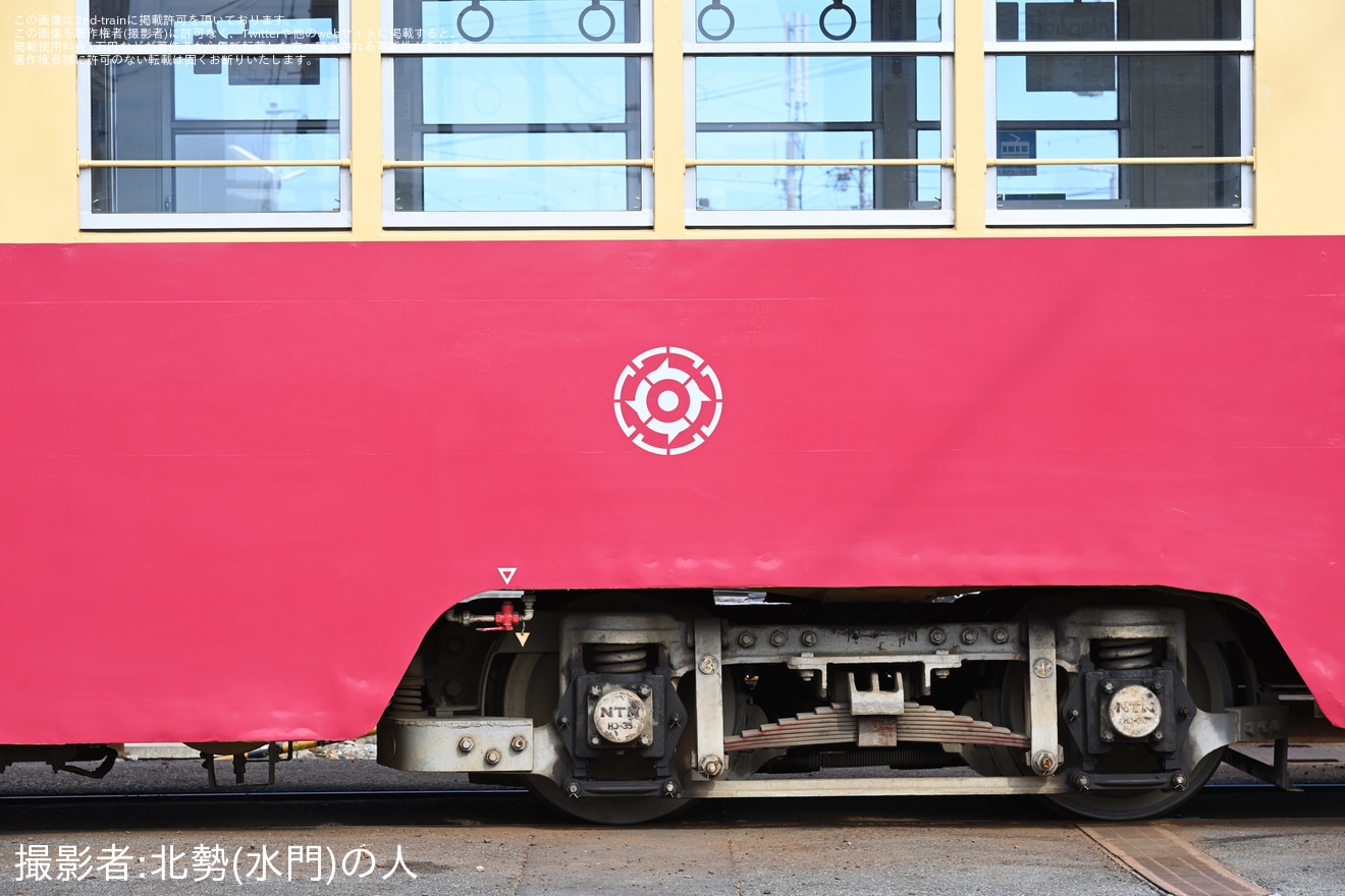 【豊鉄】モ3203号「赤基調の復刻デザインラッピング」記念撮影会が開催の拡大写真