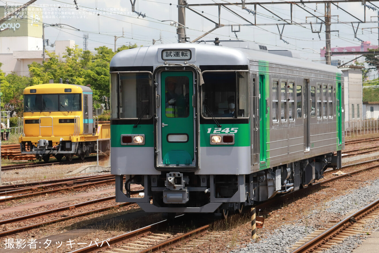 【JR四】1200形気動車1245号車が多度津工場出場試運転の拡大写真