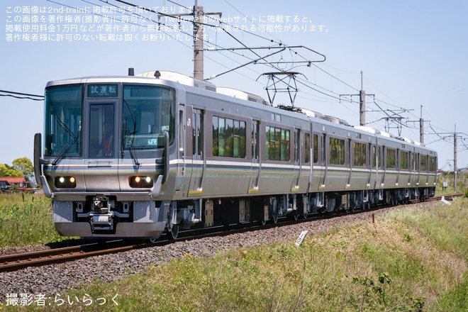 【JR西】223系V14編成が後藤総合車両所本所での更新工事を終えて出場試運転を不明で撮影した写真