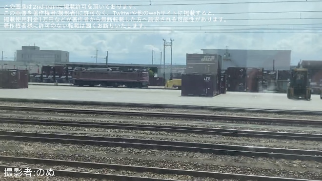 【JR貨】EF81-1が富山貨物駅構内の荷役線付近で確認されるを不明で撮影した写真