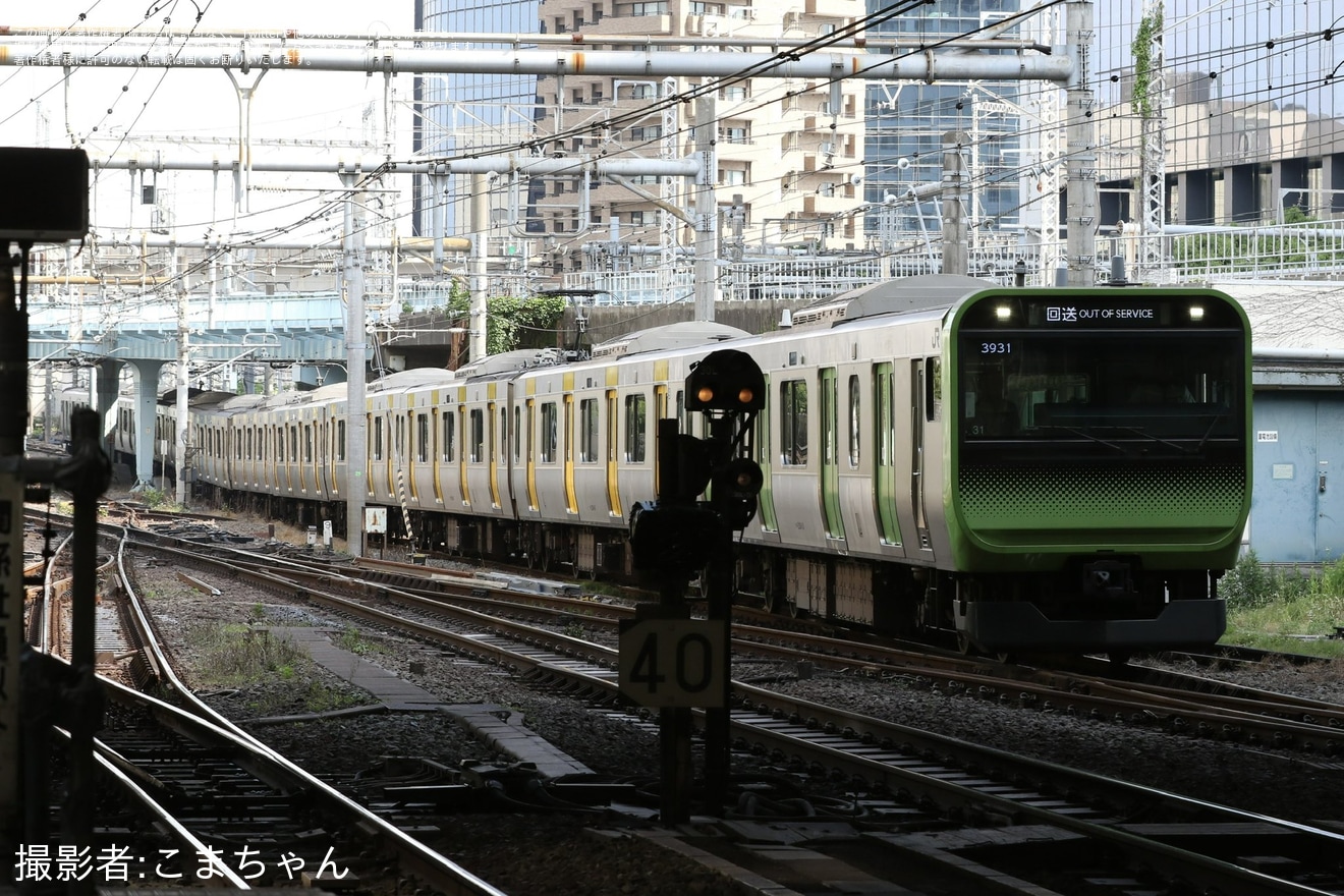 【JR東】一部が黄色になったE235系トウ31編成が東京総合車両センターの西エリア(工場エリア)への拡大写真