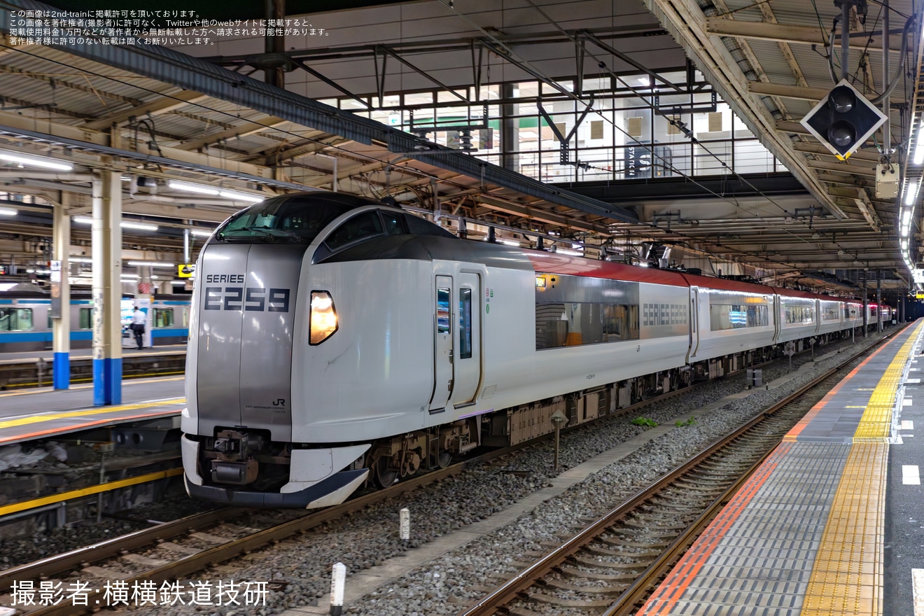 【JR東】E259系クラNe019編成+クラNe002編成が横須賀線 品川～逗子間で試運転の拡大写真