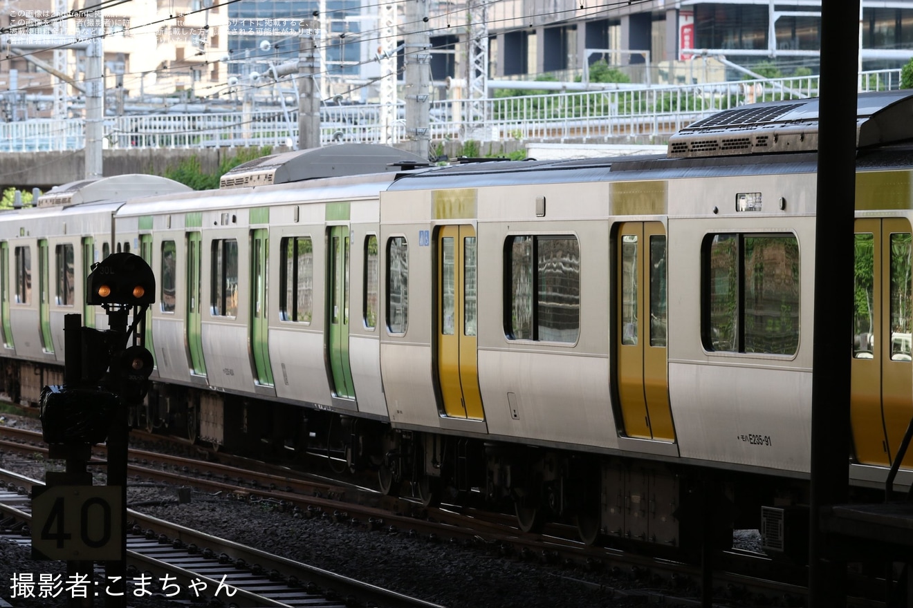 【JR東】一部が黄色になったE235系トウ31編成が東京総合車両センターの西エリア(工場エリア)への拡大写真