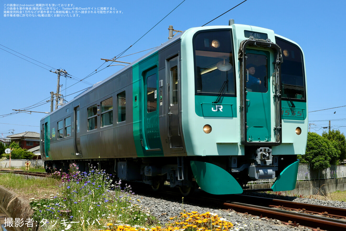【JR四】1500形気動車1555号車が全般検査を終えて多度津工場出場の拡大写真