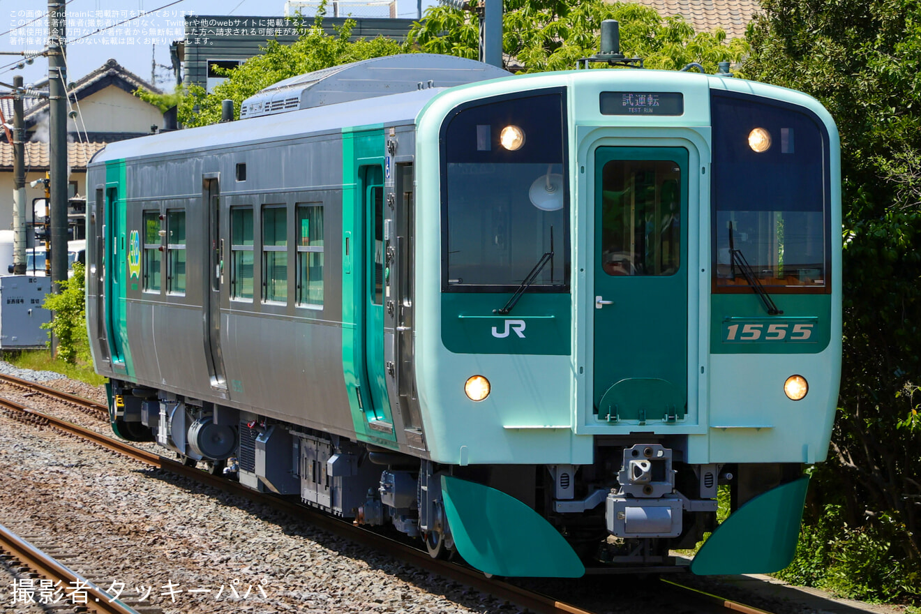 【JR四】1500形気動車1555号車が全般検査を終えて多度津工場出場の拡大写真