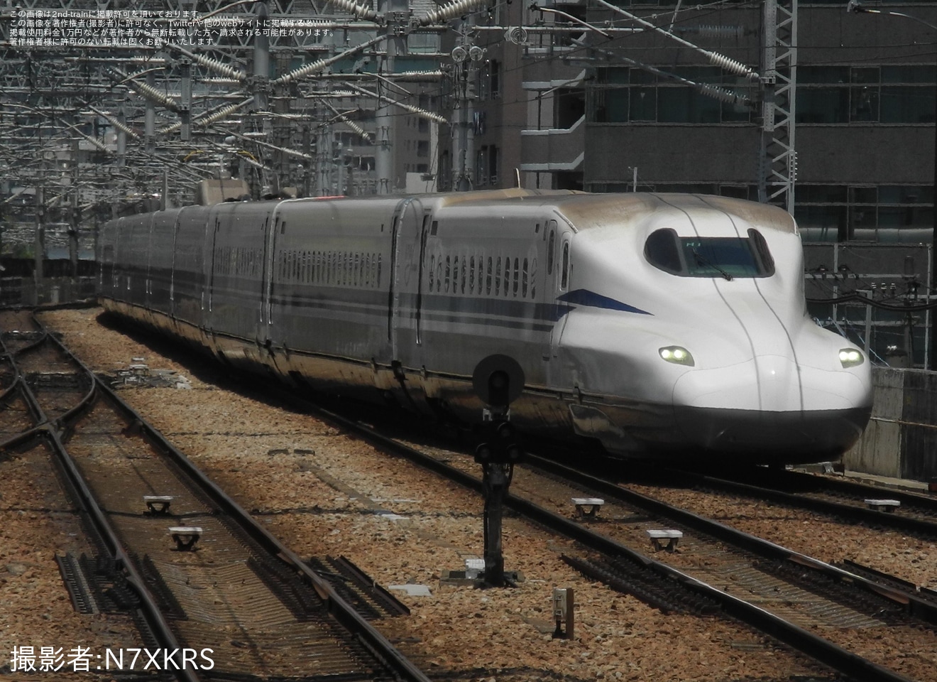 【JR西】N700S H1編成が全般検査を終えて試運転、塗装省略とみられる姿で出場の拡大写真