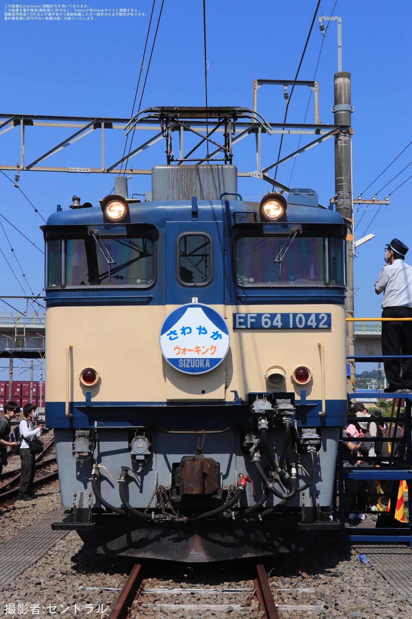 【JR貨】EF64-1042・EF210-13が静岡貨物駅で展示の拡大写真